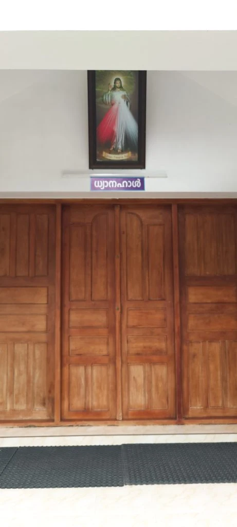 വലിയ ധ്യാന ഹാൾ (Main Retreat Hall)
